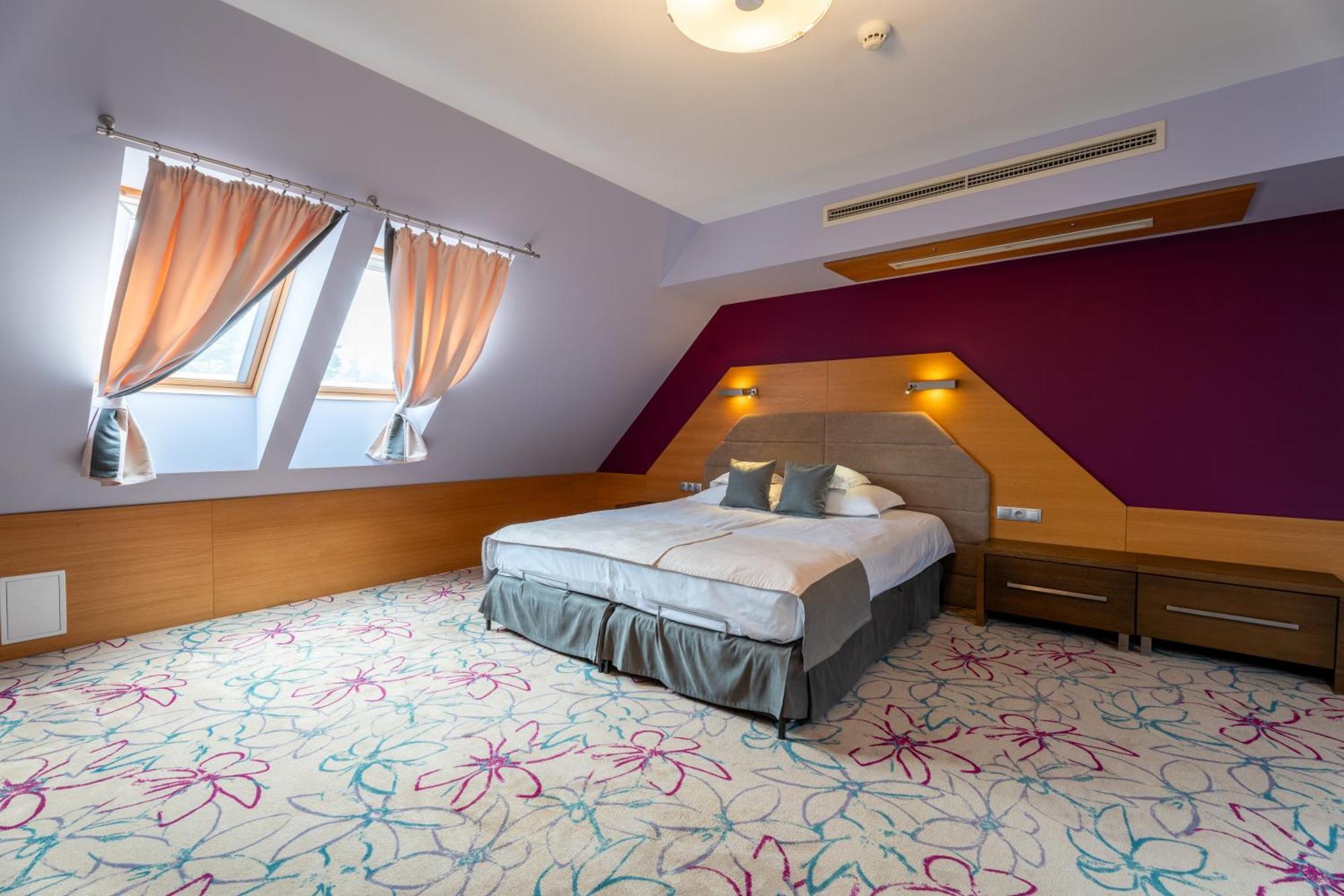 Hotel & Spa Czarny Gron Rzyki Exterior photo